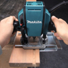 Prekės nuotrauka Frezavimo mašina elektrinė 900W 6 - 8 mm Makita RP0900J IŠPARDUOTA