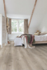Prekės nuotrauka Laminuotos grindys Quick-Step, Ąžuolas Šukuotas pilkas "DESERT", MJ3552, 2050x240x9,5mm, 32 klasė, Majestic HydroSeal kolekcija