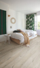 Prekės nuotrauka Vinilinės grindys Quick-Step, Cotton ąžuolas baltai rusvas, AVMPU40200, 1494x209x5+1mm, 33 klasė, su užraktu ir su paklotu, Bloom kolekcija