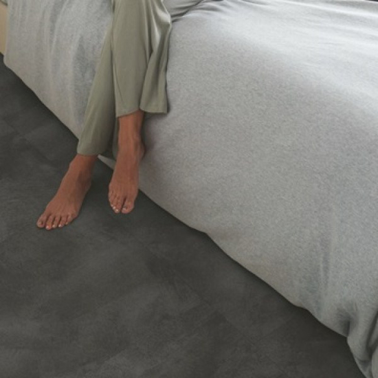 Prekės nuotrauka Vinilinės grindys Quick-Step, Soft graphite, AVMTU40326, 856x428x5+1mm, 33 klasė, su užraktu ir su paklotu, Illume kolekcija