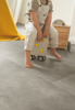 Prekės nuotrauka Vinilinės grindys Quick-Step, Concrete akmuo, AVSTU40234, 610x303x4+1mm, 33 klasė, su užraktu ir su paklotu, Oro kolekcija