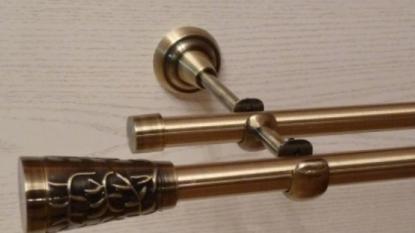 Prekės „Karnizas sieninis metalinis SEVILLA-PICOLO 2 m šviesiai sendintas auksas, dvigubas“ paveikslėlis