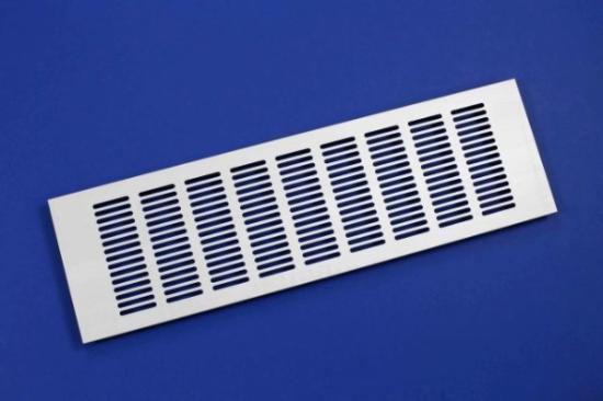 Prekės „Grotelės ventiliacinės aliuminės 120 x 500 mm sidabro spalvos Europlast“ paveikslėlis