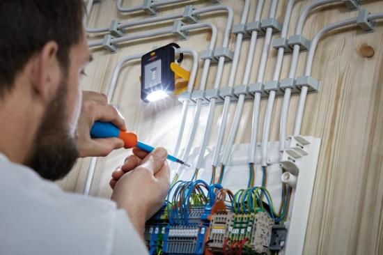 Prekės „Žibintuvėlis LED 4+3 SMD 200+20lm 3 x AAA Brennenstuhl“ paveikslėlis