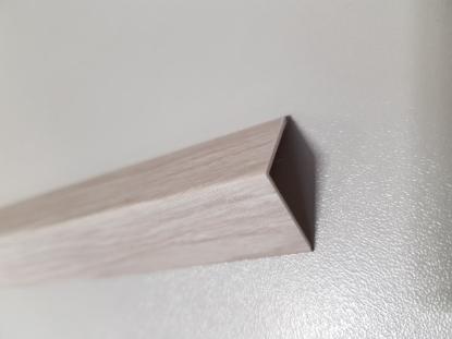 Prekės „Kampas PVC apdailai išorinis Balintas Ąžuolas 20 x 20 mm 2,75 m“ paveikslėlis