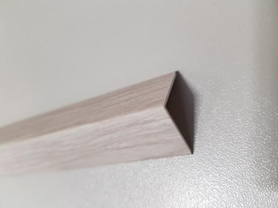 Prekės „Kampas PVC apdailai išorinis Balintas Ąžuolas 20 x 20 mm 2,75 m“ paveikslėlis