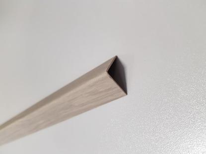 Prekės „Kampas PVC apdailai išorinis Havana Ąžuolas 20 x 20 mm 2,75 m“ paveikslėlis