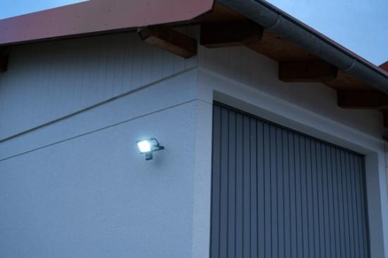 Prekės „Prožektorius LED + PIR120 20W 6500K IP44 JARO Brennenstuhl“ paveikslėlis