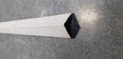 Prekės „Kampas PVC apdailai išorinis 32 x 32 mm Baltas 2,7 m“ paveikslėlis