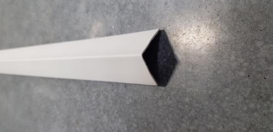 Prekės „Kampas PVC apdailai išorinis 32 x 32 mm Baltas 2,7 m“ paveikslėlis