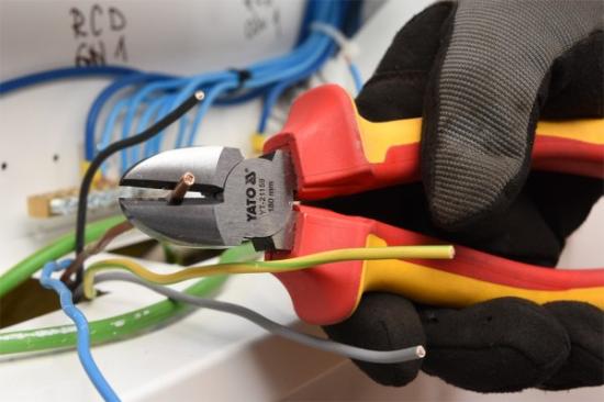 Prekės „Replės elektrikui šoninės 180 mm 1000 V izoliuotos Yato“ paveikslėlis