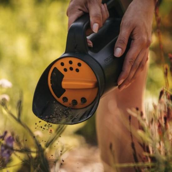 Prekės „Rankinis barstytuvas 2,3l Solid Fiskars“ paveikslėlis