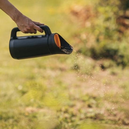 Prekės „Rankinis barstytuvas 2,3l Solid Fiskars“ paveikslėlis