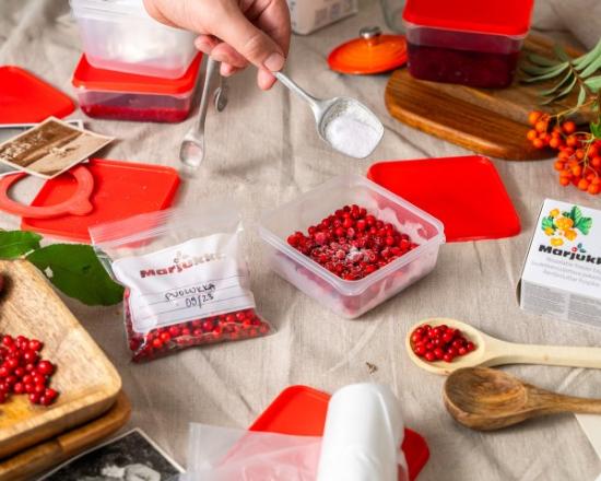 Prekės „Plastikinių indelių rinkinys 4x0,9l Marjukka“ paveikslėlis