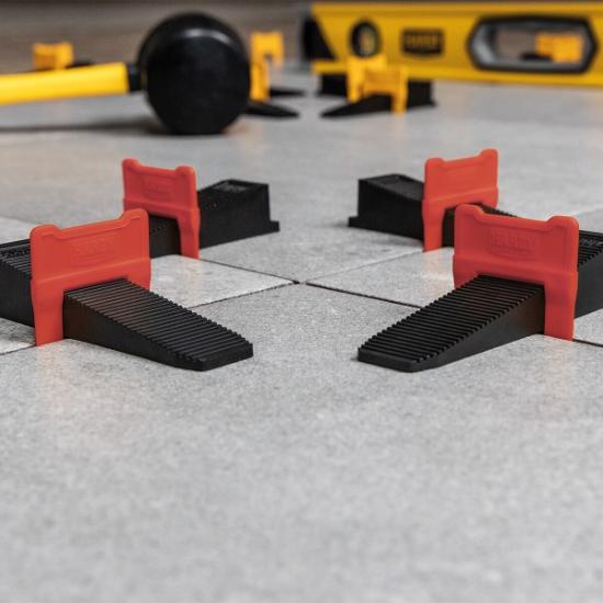 Prekės „Plytelių išlyginimo rinkinys, 2 mm / 300+100 vnt“ paveikslėlis