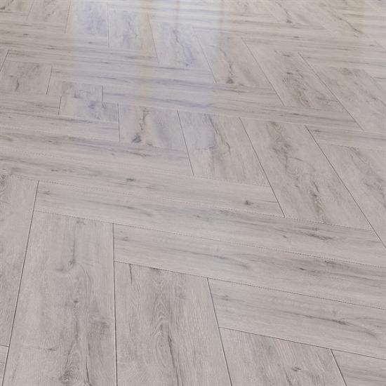 Prekės „Danga grindų SPC SENTAI ezLife+ Herringbone Oak Lion 635*127*6,5 (0,55) 5GI“ paveikslėlis