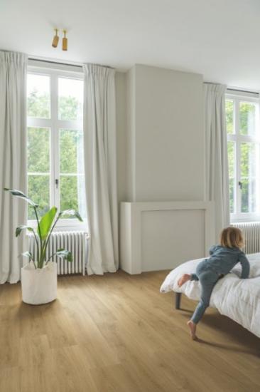 Prekės „-Laminuotos grindys Quick-Step, Ąžuolas šiauštas šiltas natūralus, SIG4762, 1380x212x9mm, 32 klasė, Capture HydroSeal kolekcija“ paveikslėlis