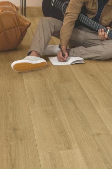 Prekės „-Laminuotos grindys Quick-Step, Ąžuolas šiauštas šiltas natūralus, SIG4762, 1380x212x9mm, 32 klasė, Capture HydroSeal kolekcija“ paveikslėlis
