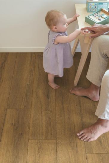 Prekės „Laminuotos grindys Quick-Step, rudas ąžuolas Cocoa, CLM5793, 1200x190x8 mm, 32 klasė, Classic HydroSeal kolekcija“ paveikslėlis