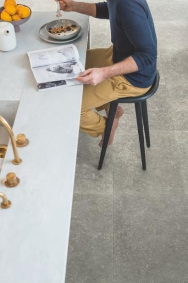 Prekės „Laminuotos grindys Quick-Step, Dusky bluestone, MUS5485, 1200x396x8mm, 32 klasė, Muse HydroSeal kolekcija“ paveikslėlis
