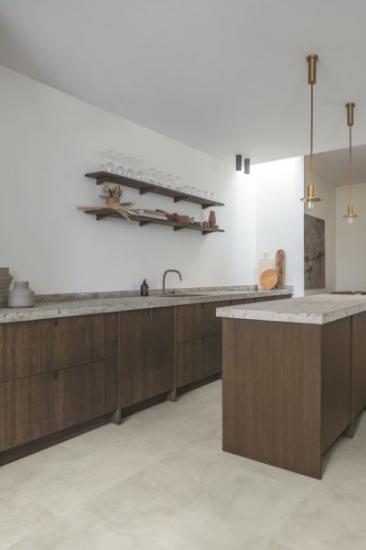 Prekės „Laminuotos grindys Quick-Step, Pilkas betonas, MUS5488, 1200x396x8mm, 32 klasė, Muse HydroSeal kolekcija“ paveikslėlis