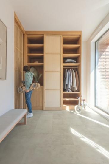Prekės „Laminuotos grindys Quick-Step, Pilkas betonas, MUS5488, 1200x396x8mm, 32 klasė, Muse HydroSeal kolekcija“ paveikslėlis