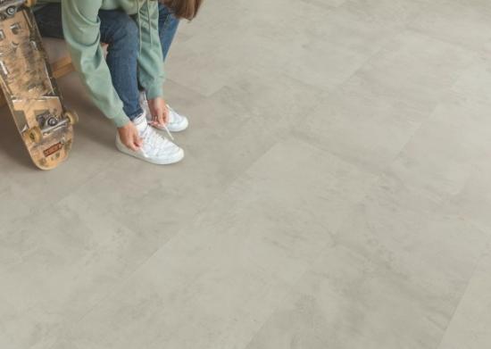 Prekės „Laminuotos grindys Quick-Step, Pilkas betonas, MUS5488, 1200x396x8mm, 32 klasė, Muse HydroSeal kolekcija“ paveikslėlis