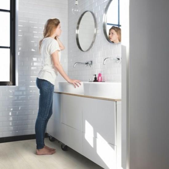 Prekės „Vinilinės grindys Quick-Step, See breeze ąžuolas šviesus, AVMPU40079, 1494x209x5+1mm, 33 klasė, su užraktu ir su paklotu, Bloom kolekcija“ paveikslėlis