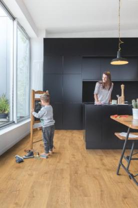 Prekės „Vinilinės grindys Quick-Step, Autumn ąžuolas medaus spalvos , AVMPU40088, 1494x209x5+1mm, 33 klasė, su užraktu ir su paklotu, Bloom kolekcija“ paveikslėlis