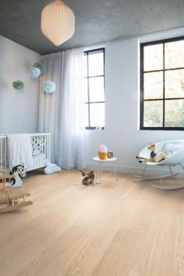 Prekės „Vinilinės grindys Quick-Step, Pure ąžuolas rusvas, AVMPU40097, 1494x209x5+1mm, 33 klasė, su užraktu ir su paklotu, Bloom kolekcija“ paveikslėlis