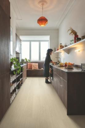 Prekės „Vinilinės grindys Quick-Step, Pure ąžuolas polar, AVMPU40099, 1494x209x5+1mm, 33 klasė, su užraktu ir su paklotu, Bloom kolekcija“ paveikslėlis
