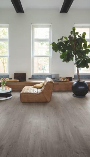 Prekės „Vinilinės grindys Quick-Step, Cotton ąžuolas jaukiai pilkas, AVMPU40202, 1494x209x5+1mm, 33 klasė, su užraktu ir su paklotu, Bloom kolekcija“ paveikslėlis