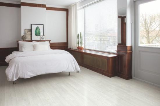 Prekės „Vinilinės grindys Quick-Step, Snow pušis, AVMPU40204, 1494x209x5+1mm, 33 klasė, su užraktu ir su paklotu, Bloom kolekcija“ paveikslėlis