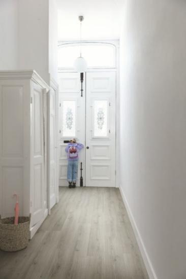 Prekės „Vinilinės grindys Quick-Step, Botanic pilkas, AVMPU40237, 1494x209x5+1mm, 33 klasė, su užraktu ir su paklotu, Bloom kolekcija“ paveikslėlis