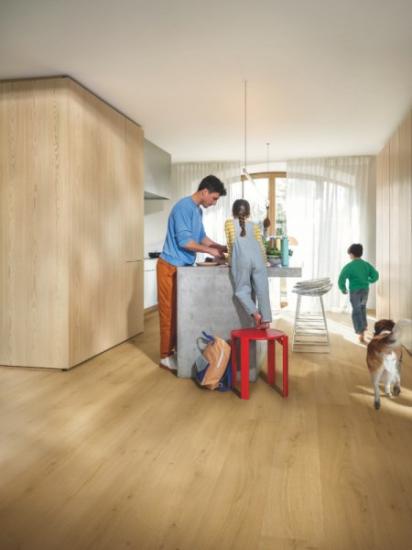 Prekės „Vinilinės grindys Quick-Step, Šukuotas ąžuolas medaus spalvos, AVMPU40318, 1494x209x5+1mm, 33 klasė, su užraktu ir su paklotu, Bloom kolekcija“ paveikslėlis