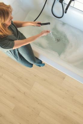 Prekės „Vinilinės grindys Quick-Step, Šukuotas ąžuolas rusvas, AVMPU40319, 1494x209x5+1mm, 33 klasė, su užraktu ir su paklotu, Bloom kolekcija“ paveikslėlis