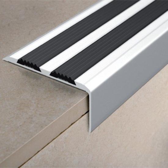 Prekės „Profilis, Laiptu pakopa 75,5x37mm, anoduotas aliuminis, L 2,7m“ paveikslėlis