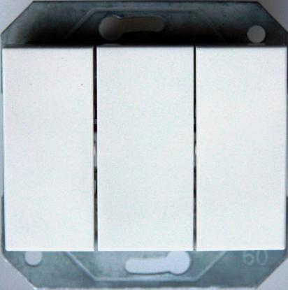 Prekės „Jungiklis 3 klavišų be rėmelio P510-030-02 XP500 baltos spalvos Vilma“ paveikslėlis