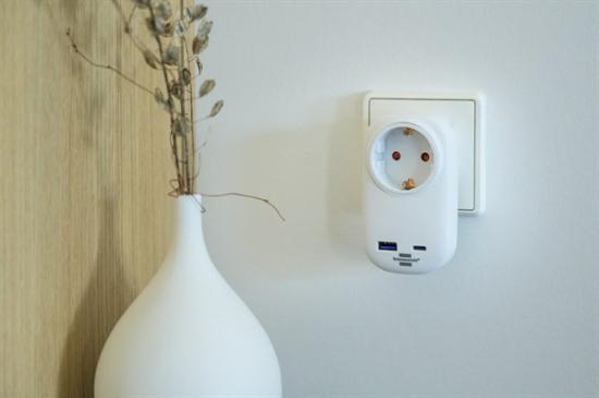 Prekės „Adapteris įkrovimo 1xUSB-C+1xUSB-A Brennenstuhl“ paveikslėlis