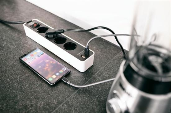 Prekės „Ilgiklis 4l 1,5m 2USB-C+1USB AB su jungikliu juodas Ecolor Brennenstuhl“ paveikslėlis