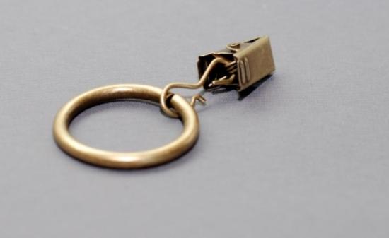 Prekės „Karnizo žiedas metalinis, šviesiai sendinto aukso spalvos su segtukais 16 mm 10 vnt“ paveikslėlis